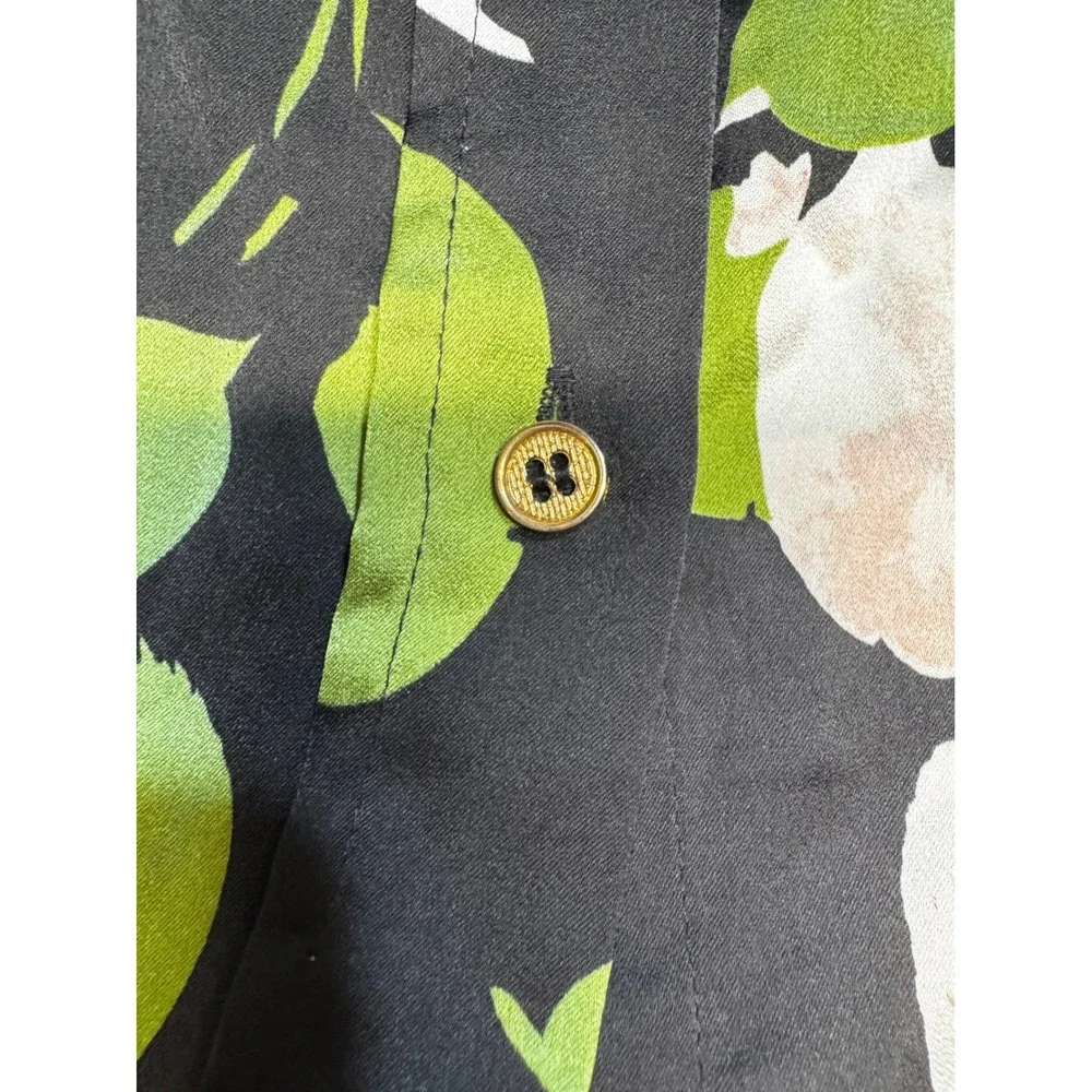 entro floral button